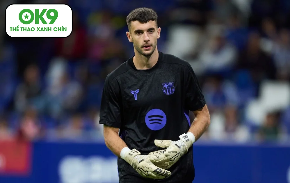 Joan Garcia đối mặt thách thức lớn khi Barcelona gặp Frankfurt ở Champions League.